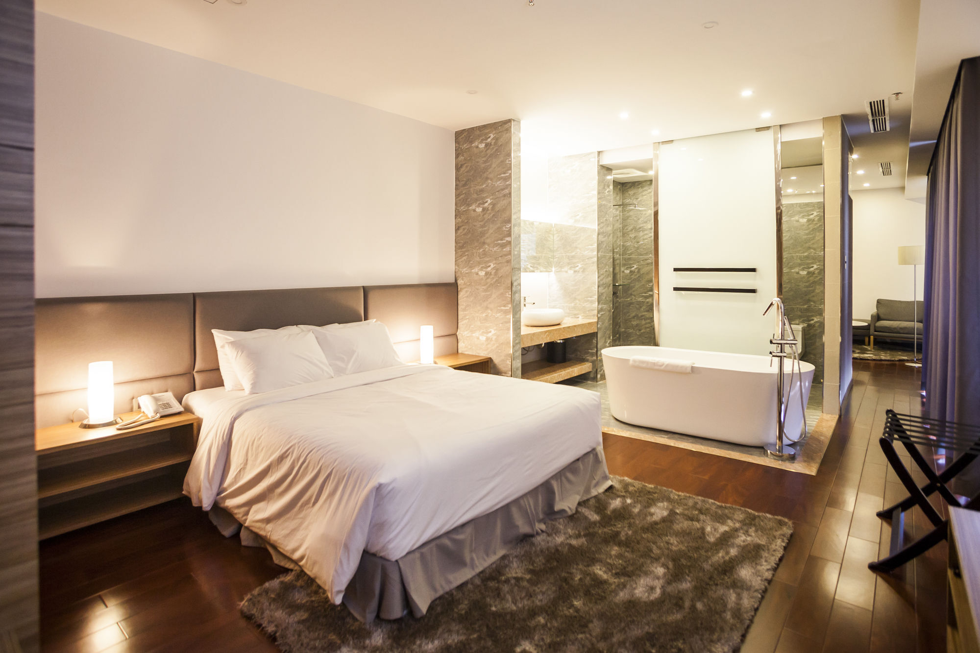 Charm Suite Residence Saigon Ho Chi Minh City Bagian luar foto